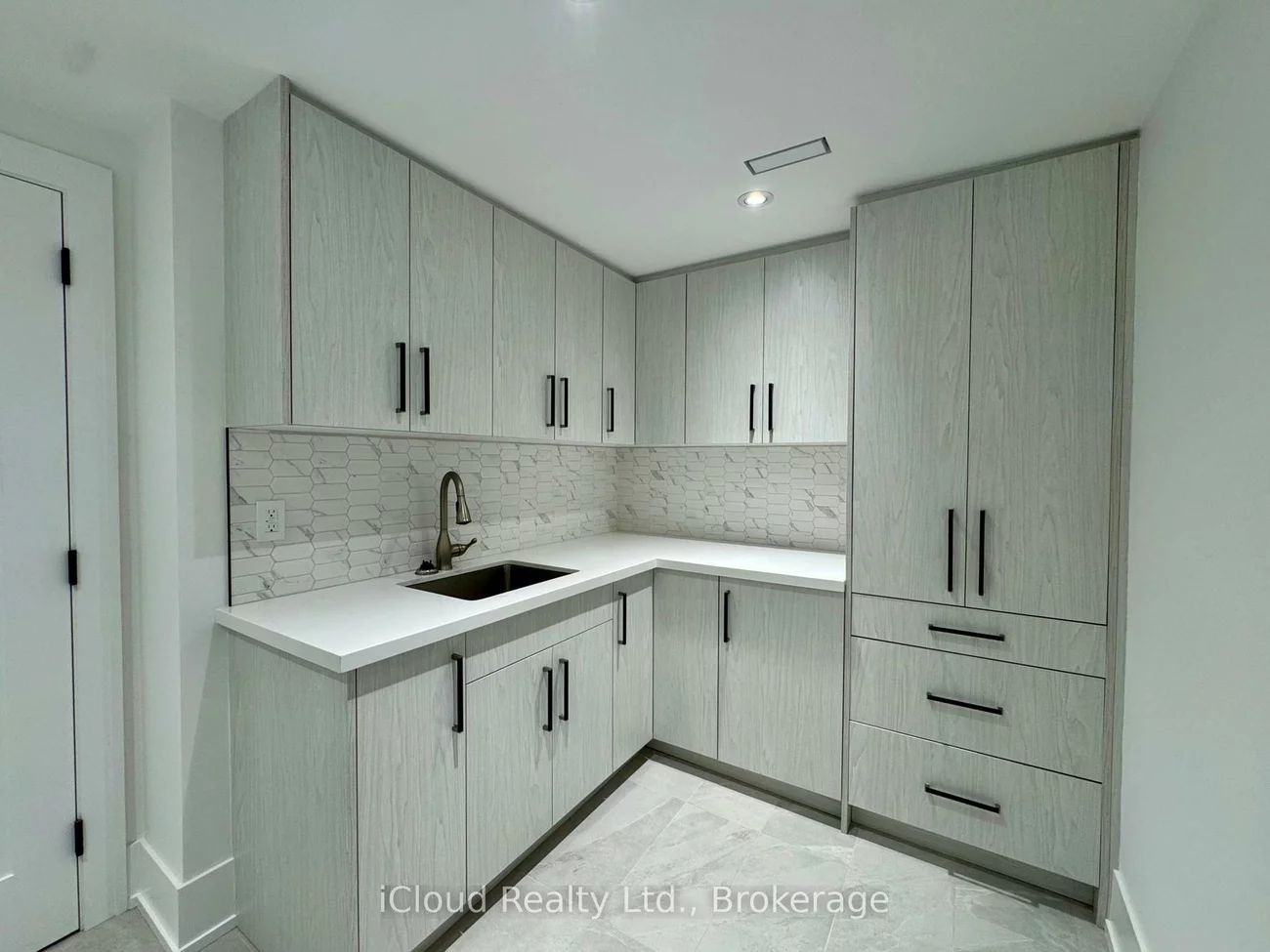 201, Troy, Mineola, Mississauga