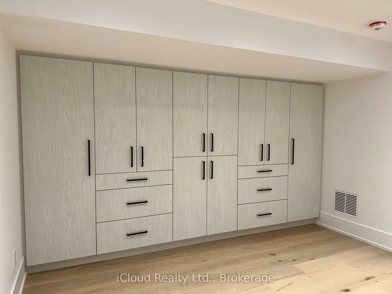 201, Troy, Mineola, Mississauga