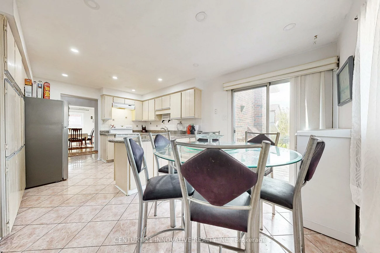 816, Willowbank, Rathwood, Mississauga