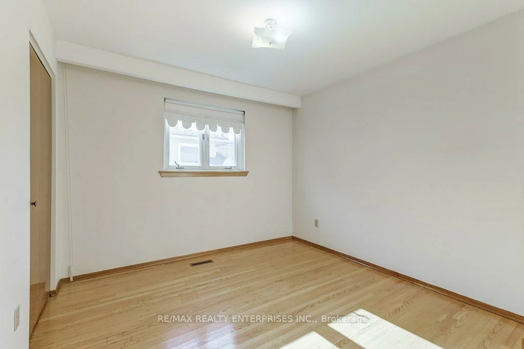 430, Louis, Cooksville, Mississauga