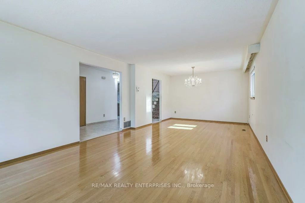 430, Louis, Cooksville, Mississauga