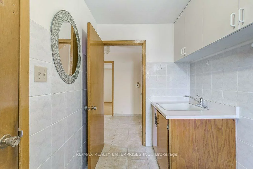 430, Louis, Cooksville, Mississauga