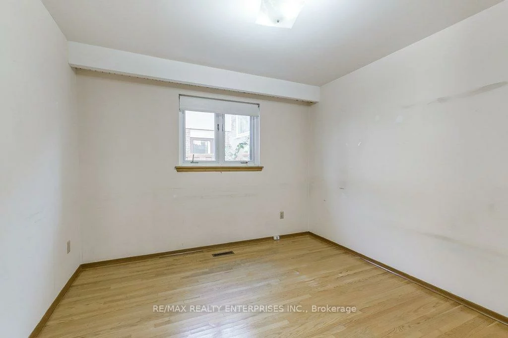 430, Louis, Cooksville, Mississauga