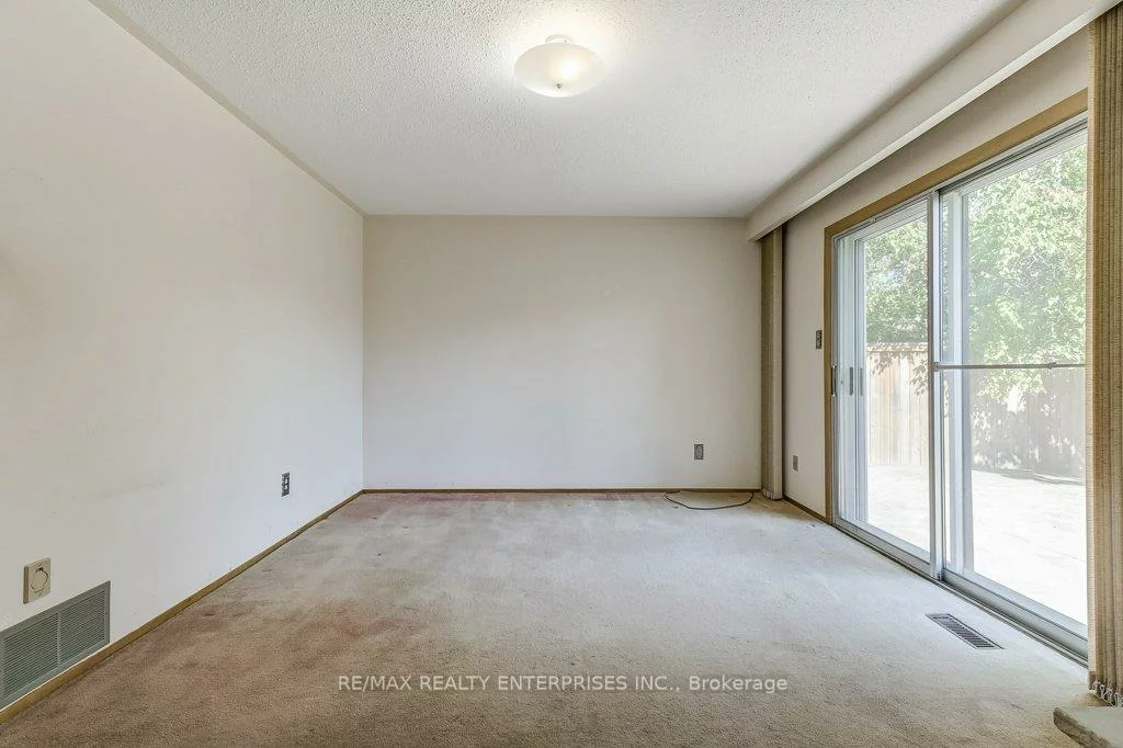 430, Louis, Cooksville, Mississauga