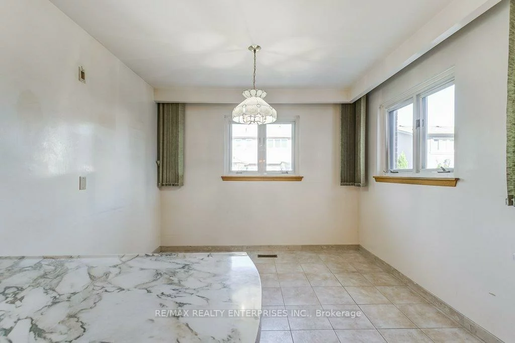 430, Louis, Cooksville, Mississauga