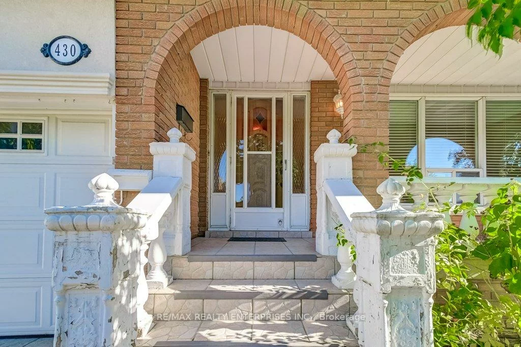 430, Louis, Cooksville, Mississauga