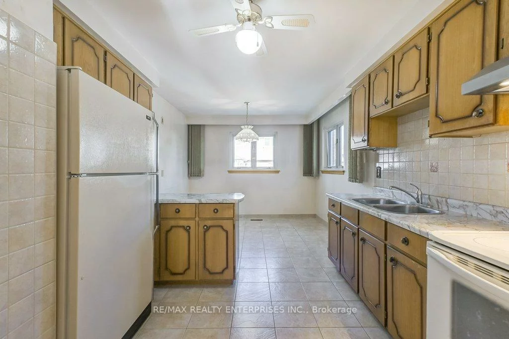 430, Louis, Cooksville, Mississauga