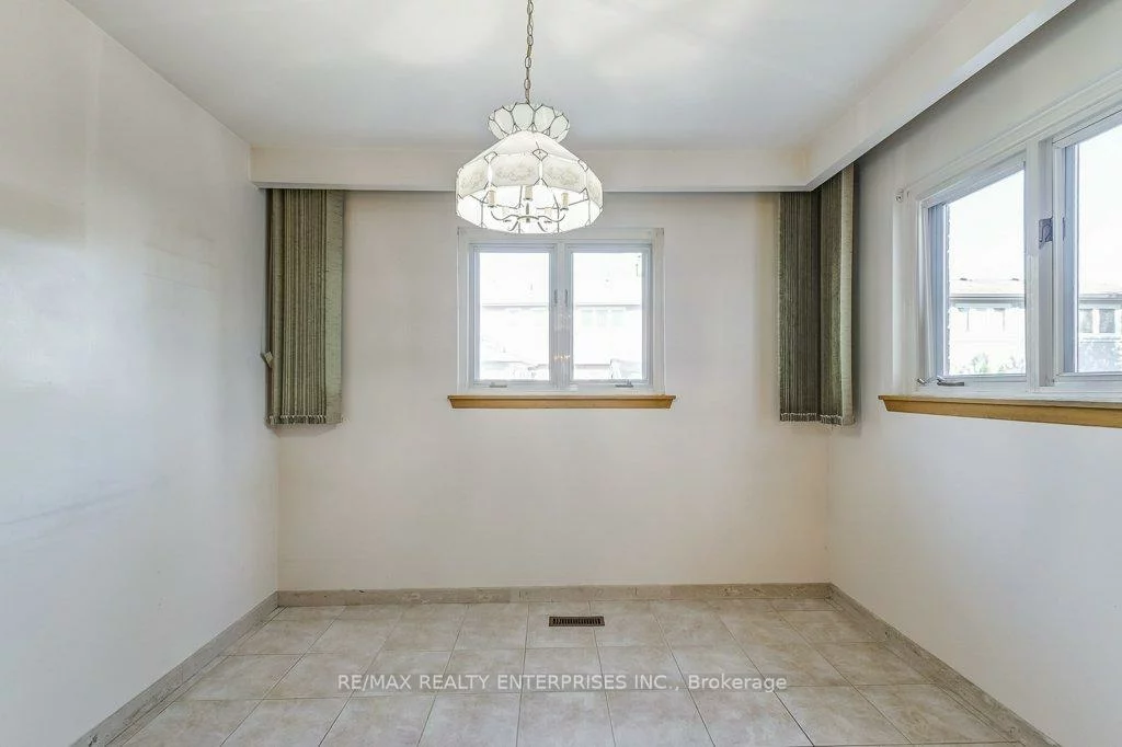 430, Louis, Cooksville, Mississauga