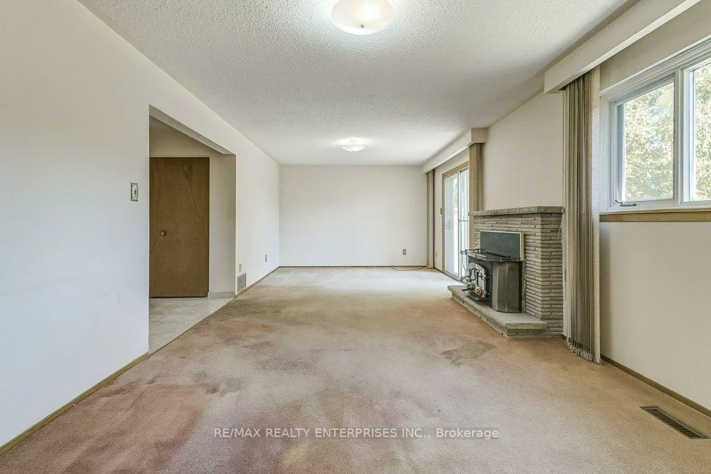 430, Louis, Cooksville, Mississauga