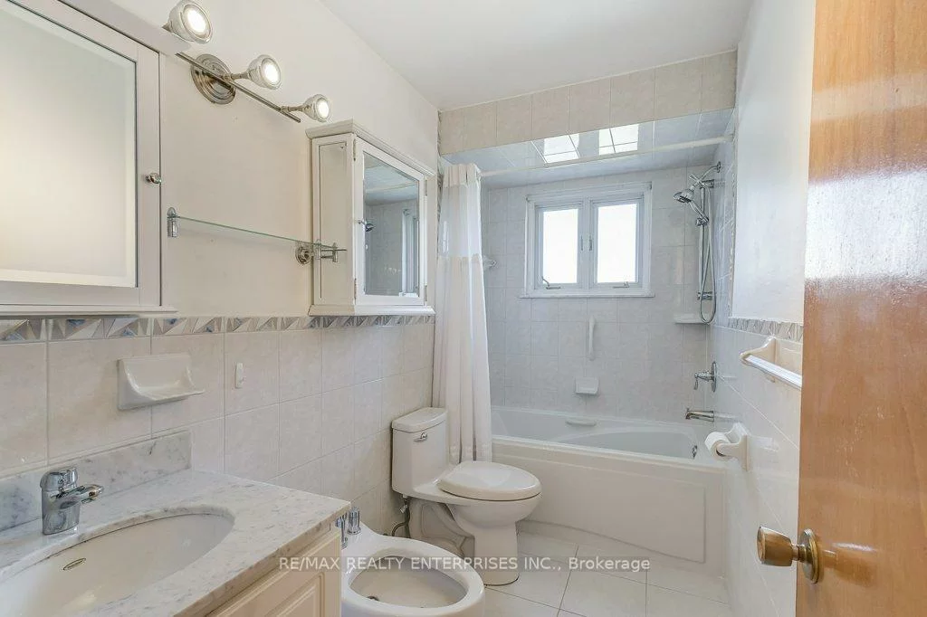 430, Louis, Cooksville, Mississauga