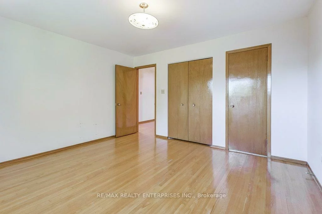 430, Louis, Cooksville, Mississauga