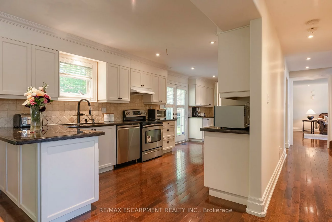 1034, Lakeshore, Lorne Park, Mississauga