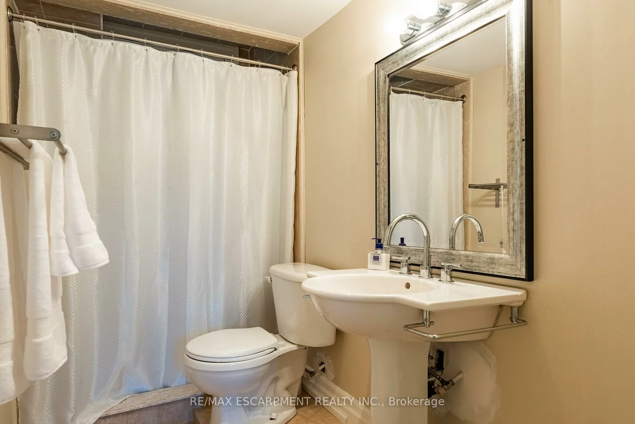 1034, Lakeshore, Lorne Park, Mississauga