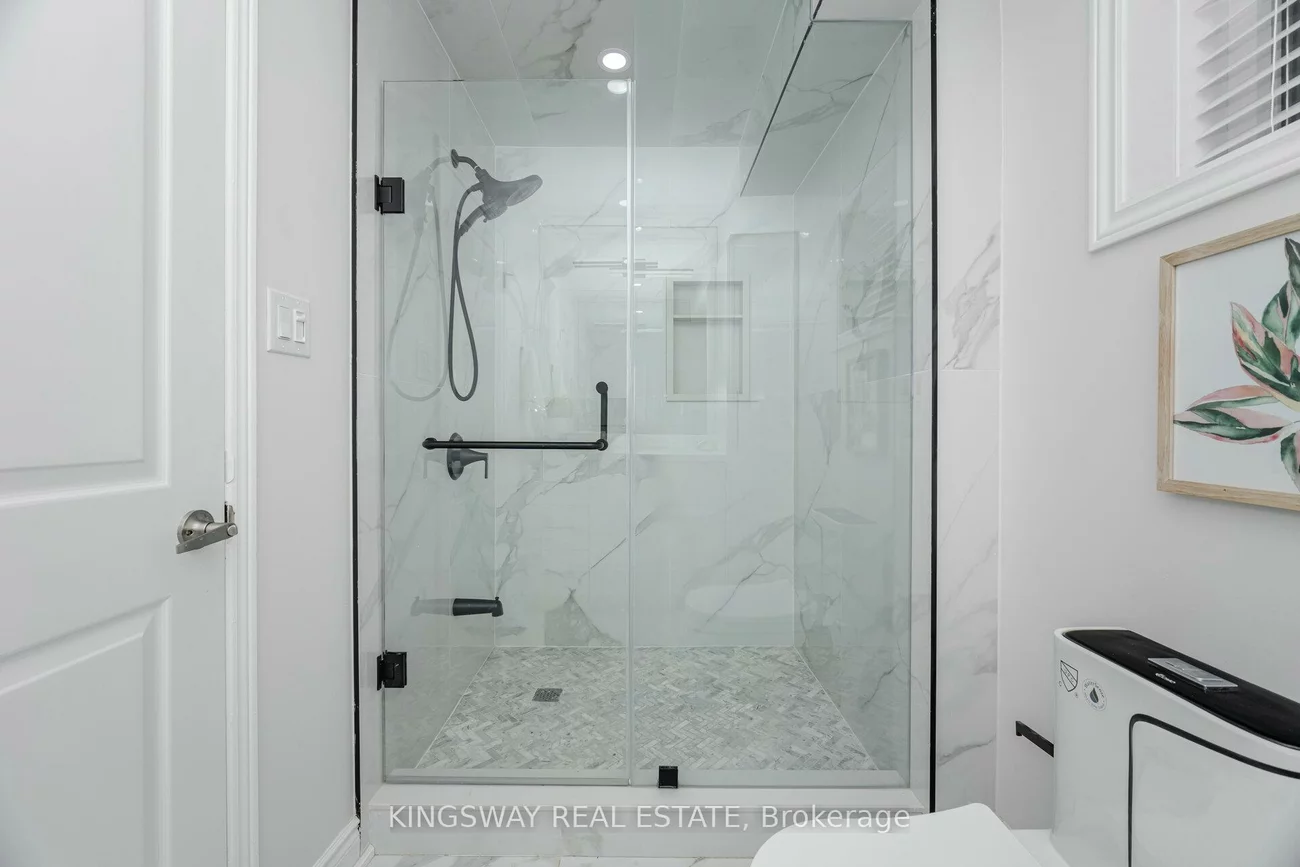 1008, Ceremonial, Hurontario, Mississauga