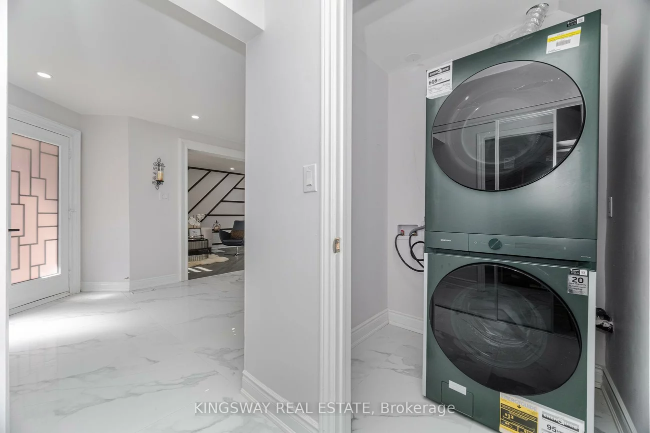 1008, Ceremonial, Hurontario, Mississauga