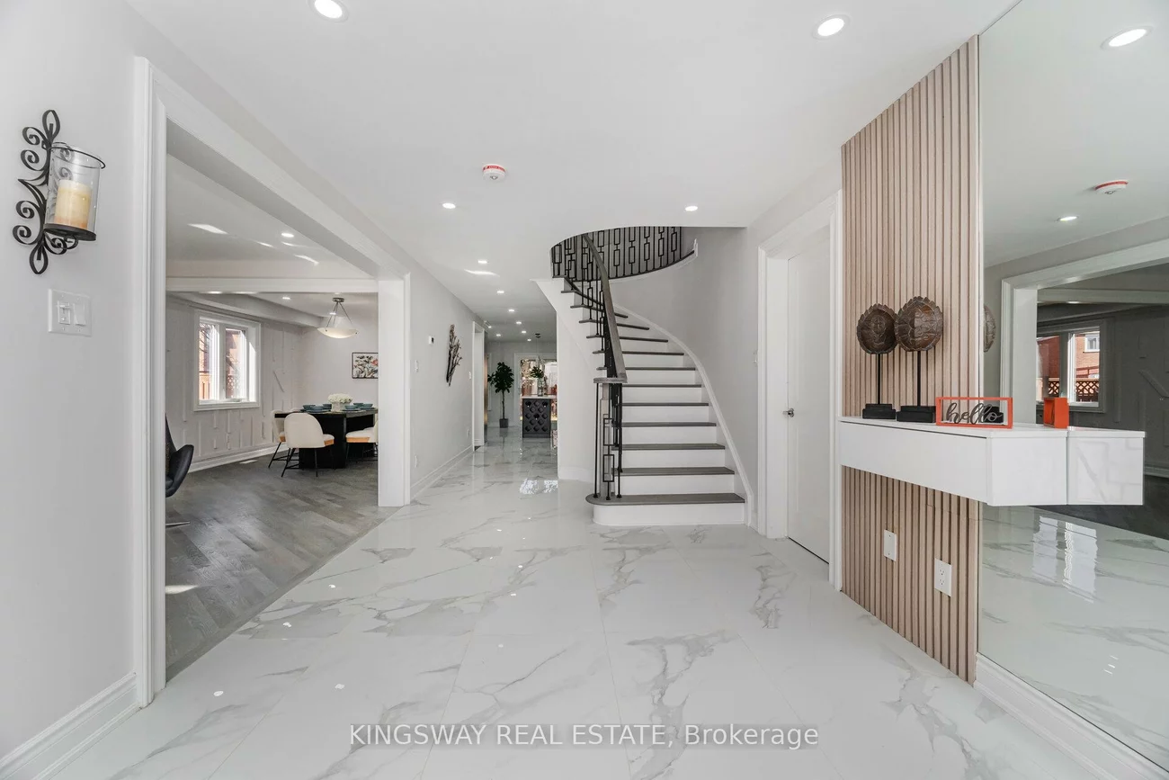 1008, Ceremonial, Hurontario, Mississauga