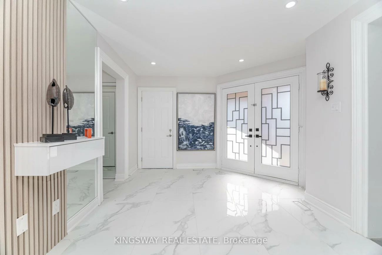 1008, Ceremonial, Hurontario, Mississauga