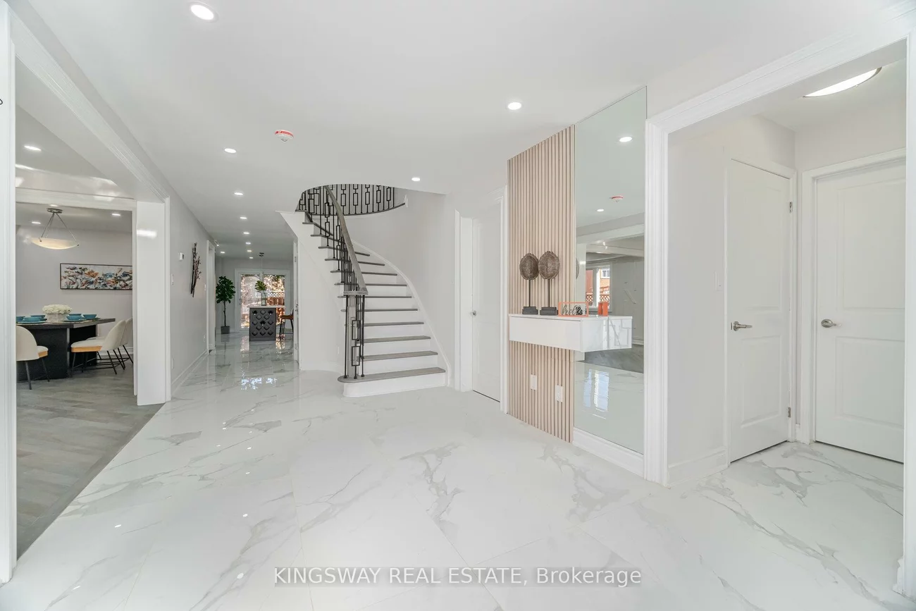 1008, Ceremonial, Hurontario, Mississauga