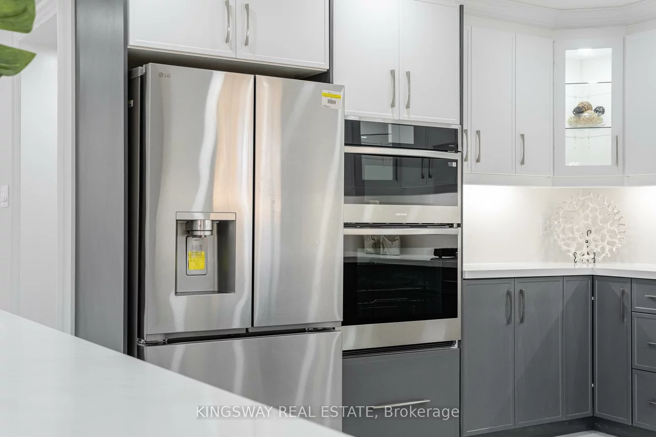 1008, Ceremonial, Hurontario, Mississauga