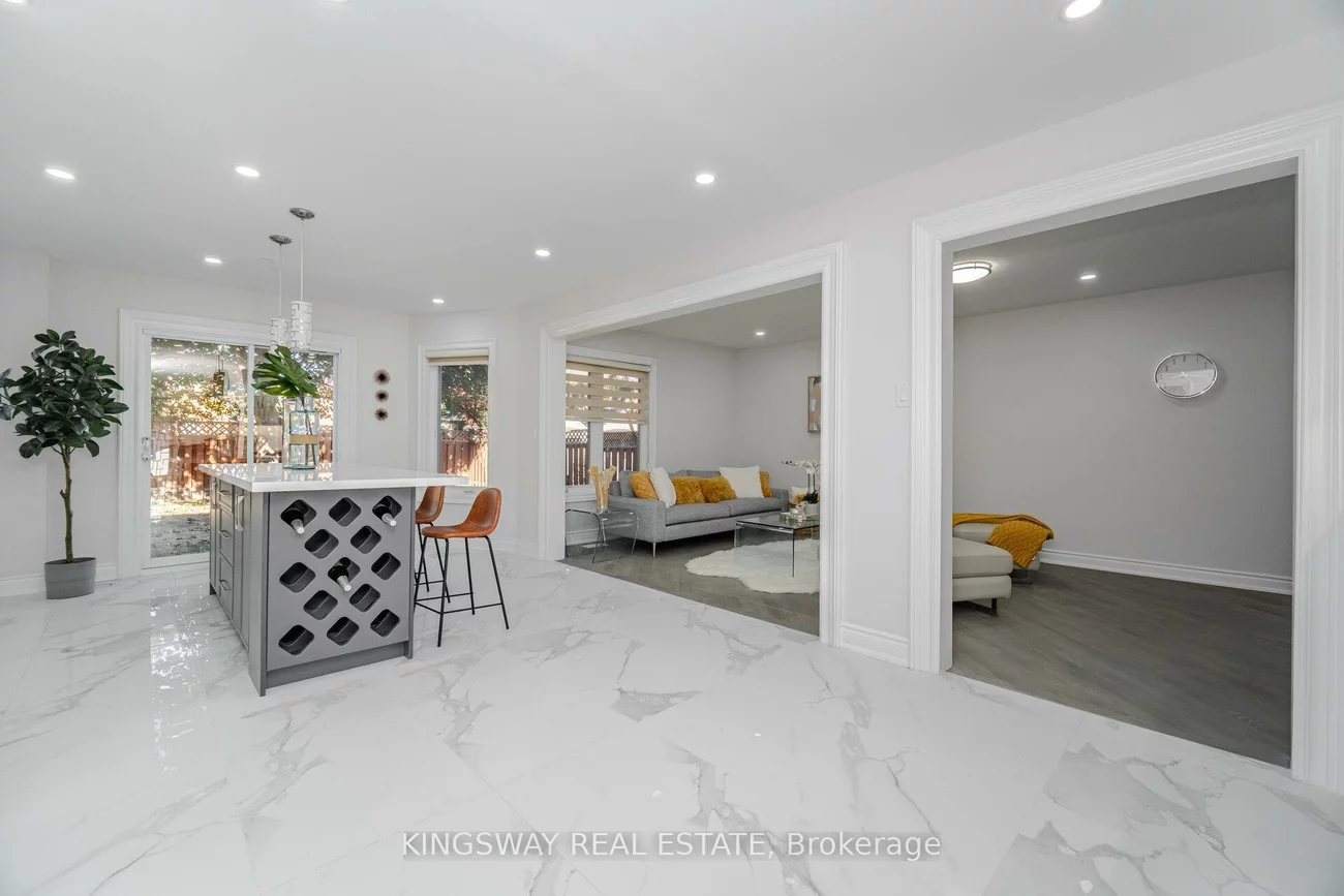 1008, Ceremonial, Hurontario, Mississauga