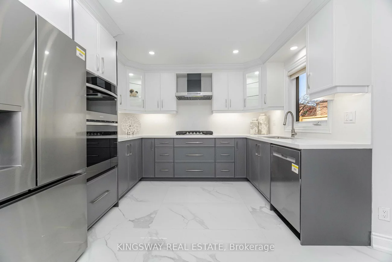 1008, Ceremonial, Hurontario, Mississauga