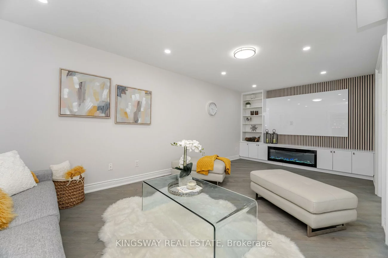 1008, Ceremonial, Hurontario, Mississauga