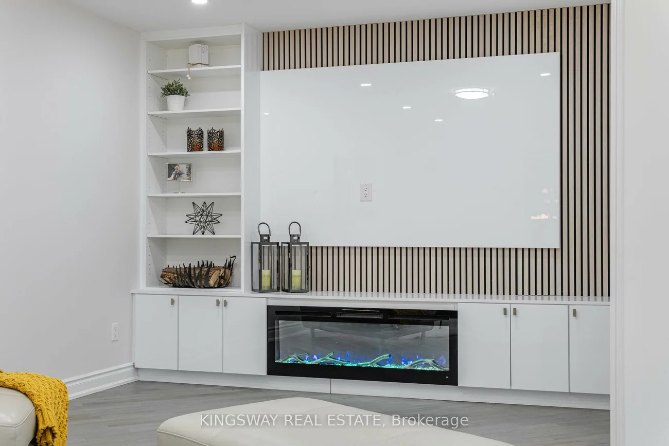 1008, Ceremonial, Hurontario, Mississauga