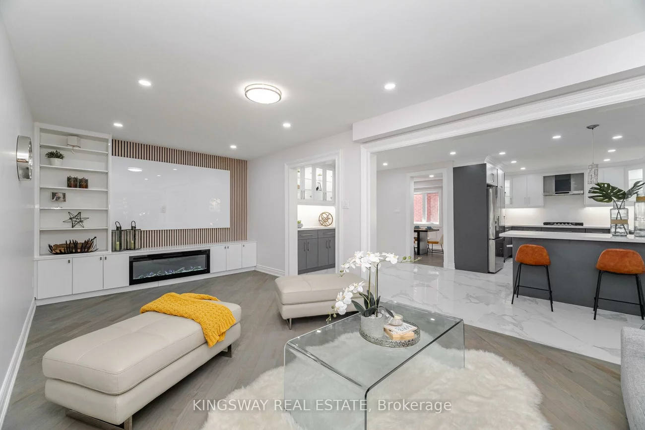 1008, Ceremonial, Hurontario, Mississauga