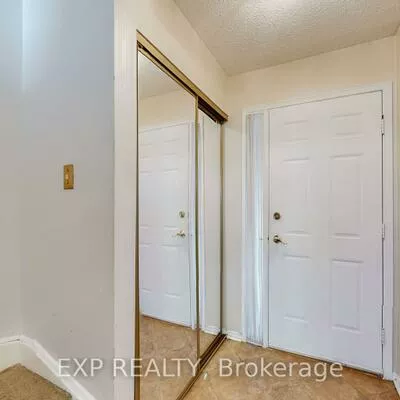 5023, Salishan, Hurontario, Mississauga