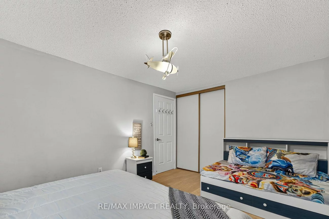 4086, Rossland, Erin Mills, Mississauga