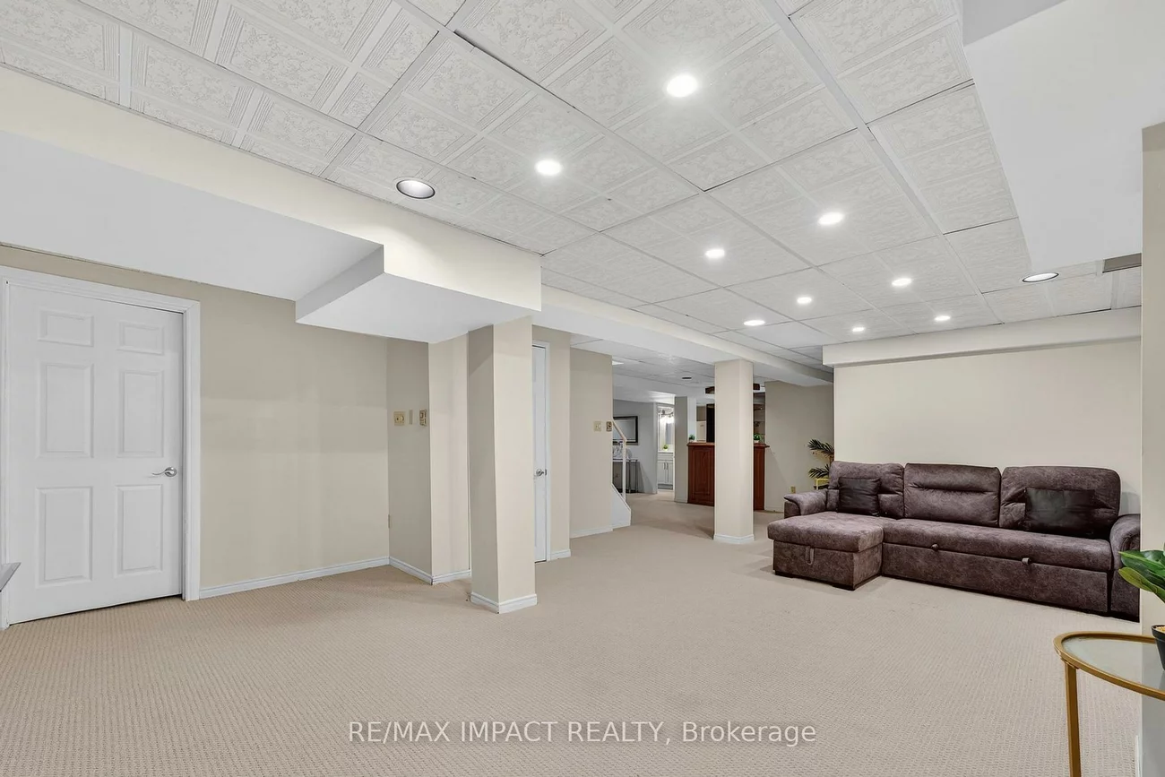 4086, Rossland, Erin Mills, Mississauga