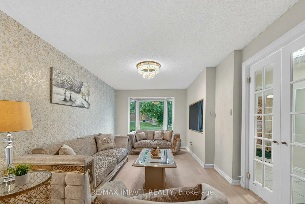 4086, Rossland, Erin Mills, Mississauga