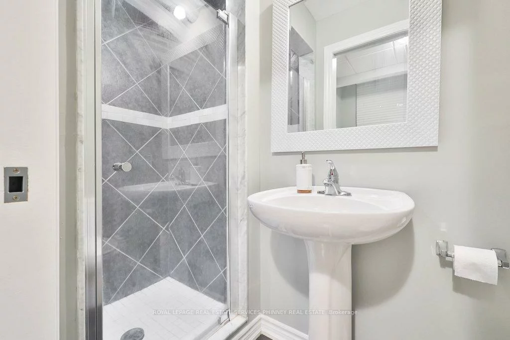 1025, Shaw, Lakeview, Mississauga