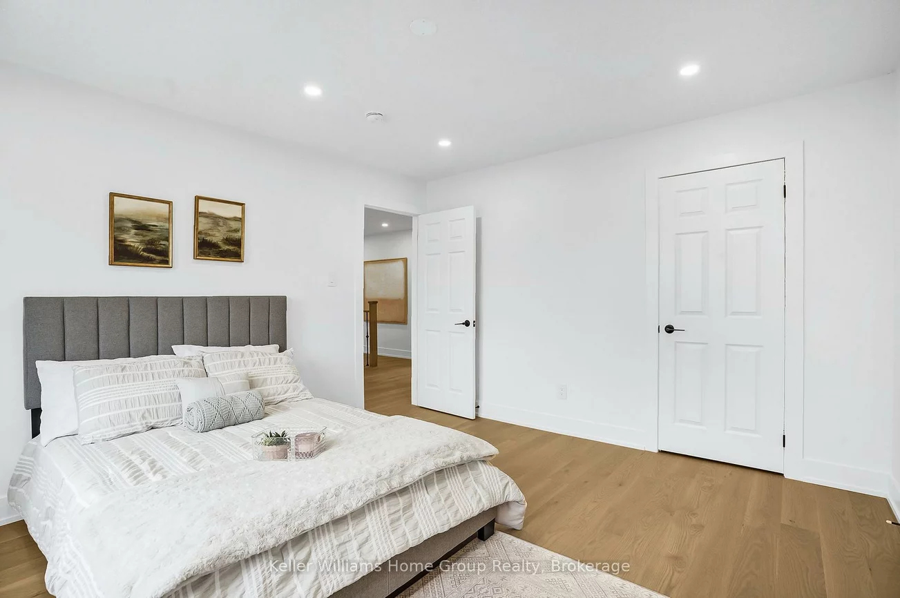 1105, Ewing, East Credit, Mississauga