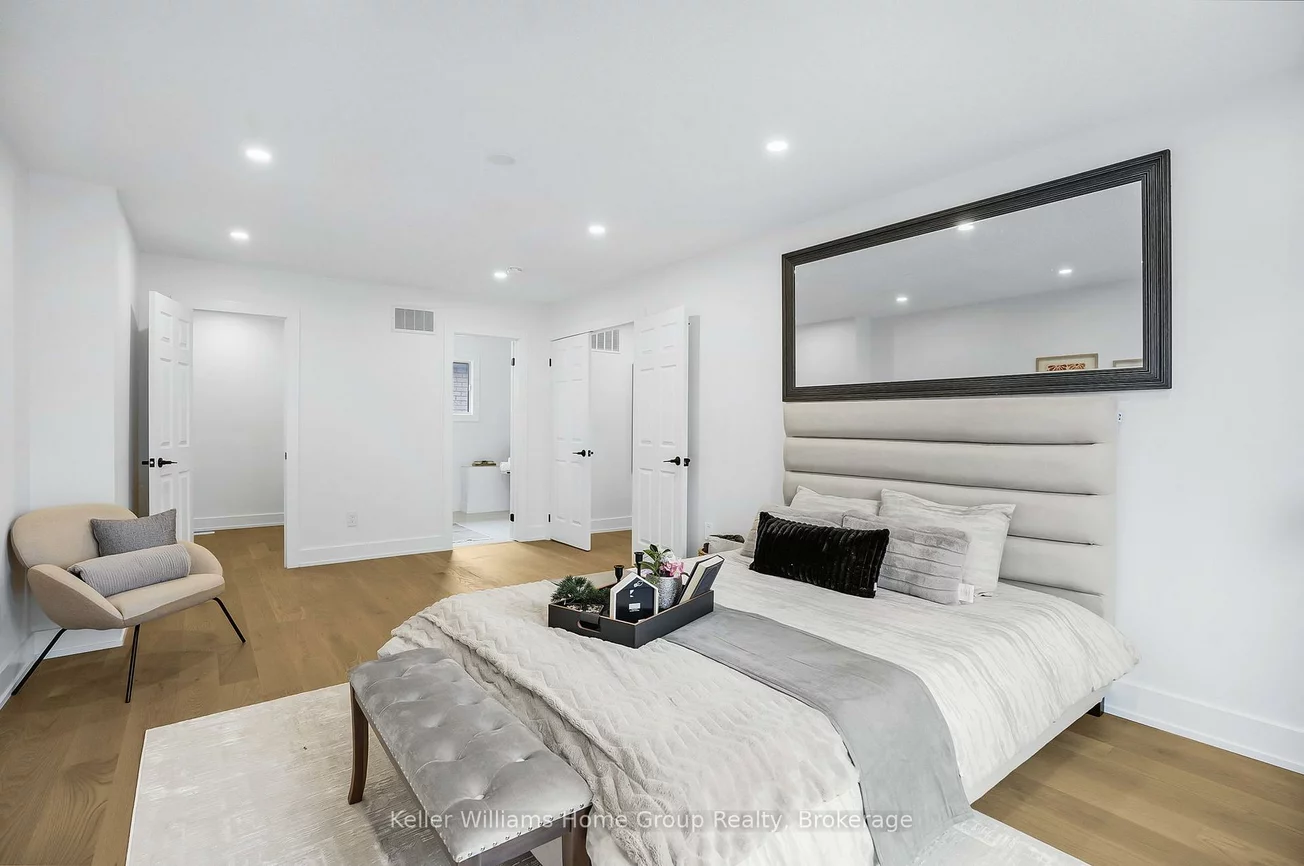 1105, Ewing, East Credit, Mississauga