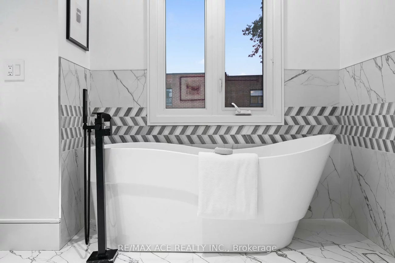 10A, Benson, Port Credit, Mississauga