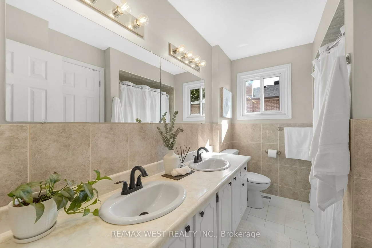 2388, Carlanne, Erindale, Mississauga
