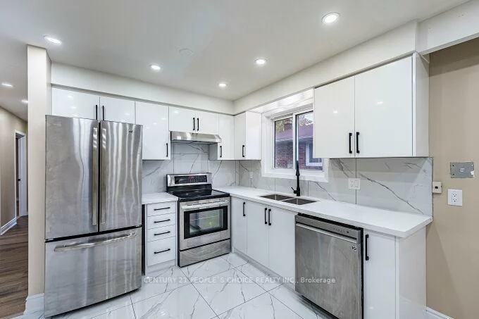 453, Ginger, Mississauga Valleys, Mississauga