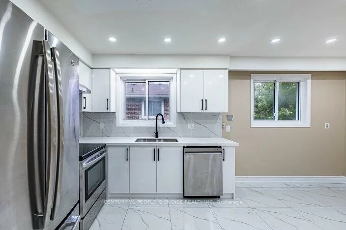 453, Ginger, Mississauga Valleys, Mississauga