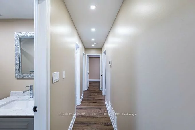 453, Ginger, Mississauga Valleys, Mississauga
