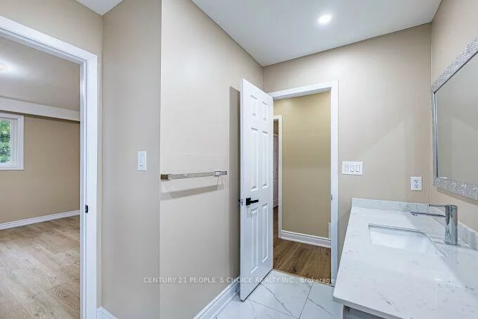 453, Ginger, Mississauga Valleys, Mississauga