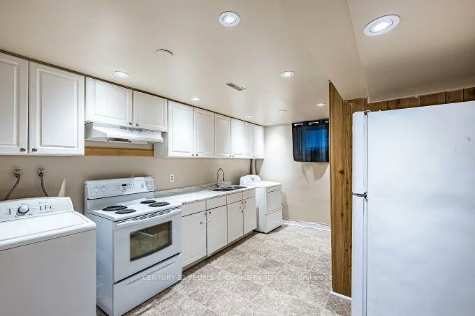 453, Ginger, Mississauga Valleys, Mississauga