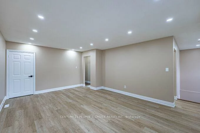 453, Ginger, Mississauga Valleys, Mississauga
