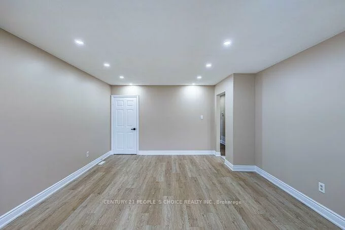 453, Ginger, Mississauga Valleys, Mississauga