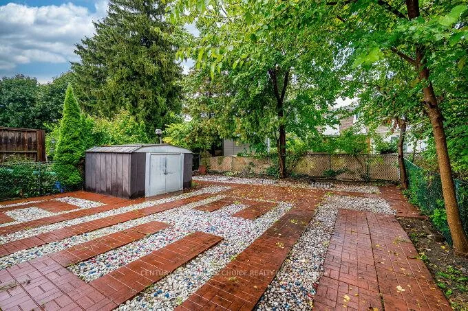 453, Ginger, Mississauga Valleys, Mississauga