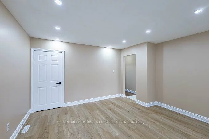 453, Ginger, Mississauga Valleys, Mississauga