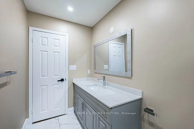 453, Ginger, Mississauga Valleys, Mississauga