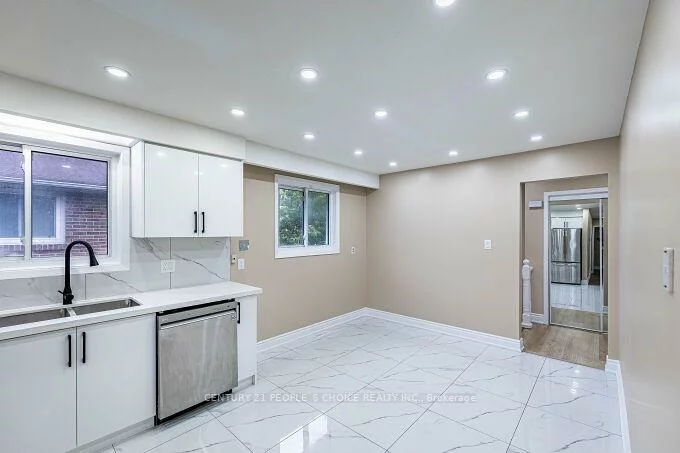 453, Ginger, Mississauga Valleys, Mississauga