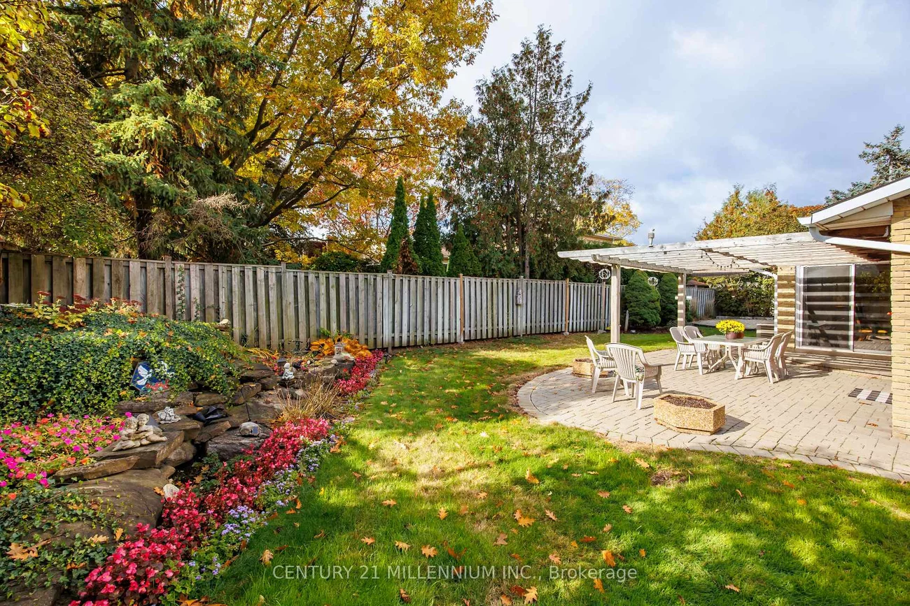 2, Pine Cliff, Streetsville, Mississauga