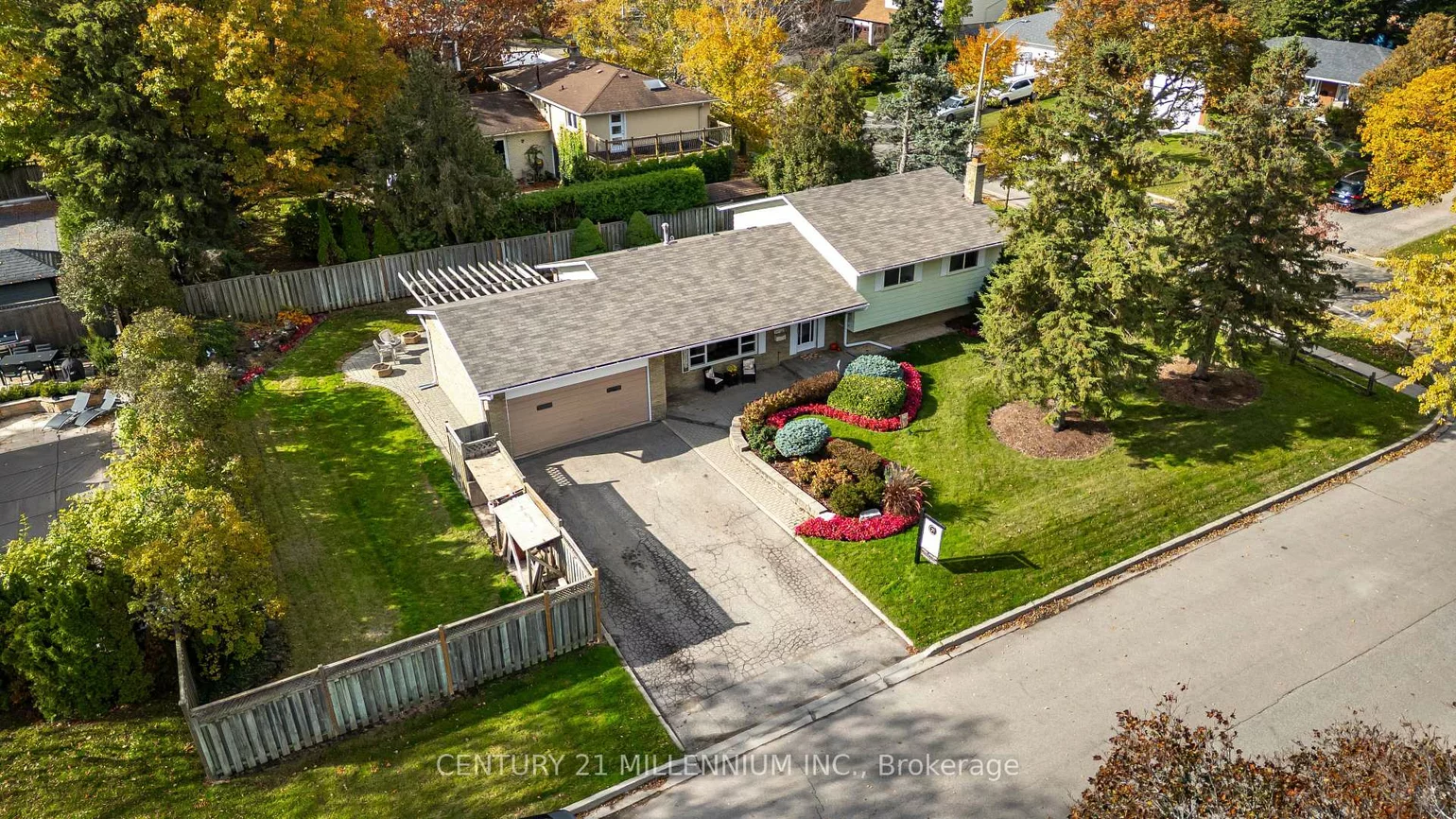 2, Pine Cliff, Streetsville, Mississauga